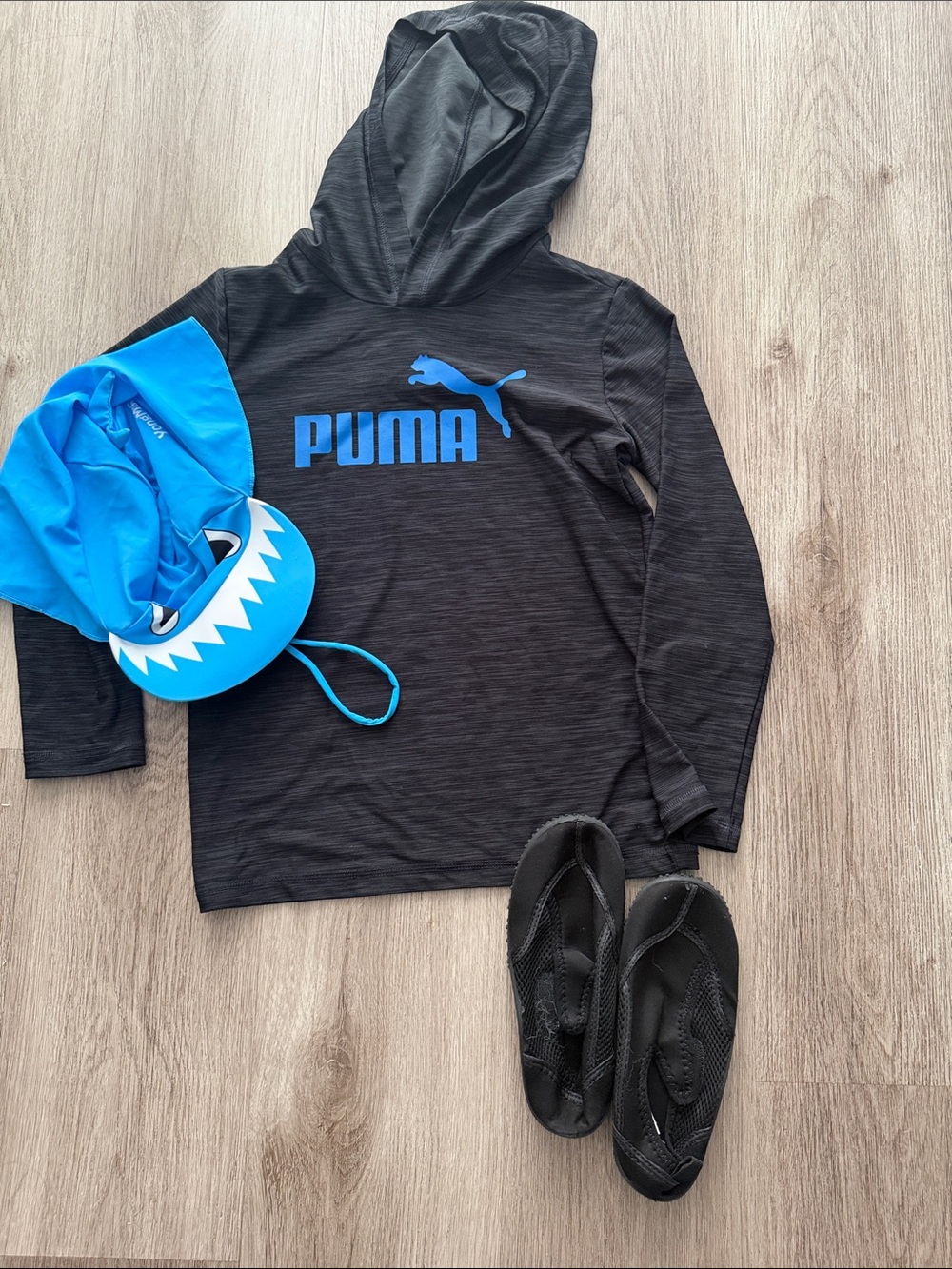 BOYS PUMA LONG SLEEVE SIZE 7/8 and aquatic shoes kids size 13/1 w/Shark Swim Cap